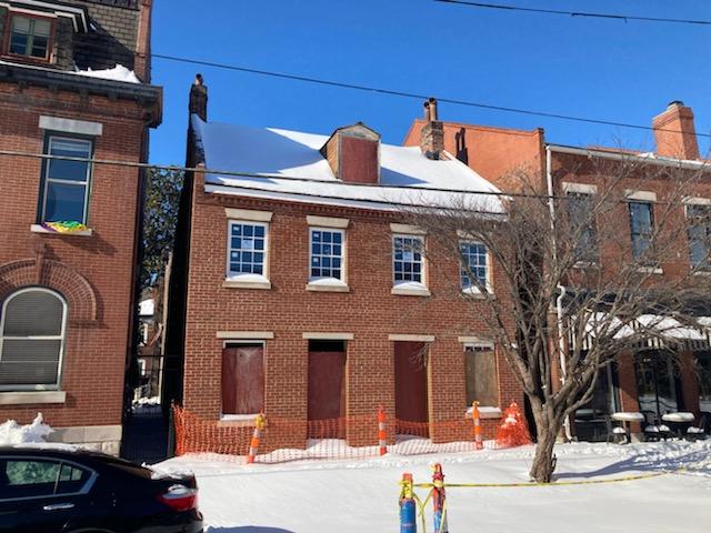 snowy facade 2022